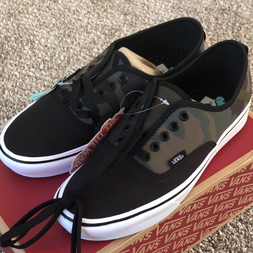 NIB men’s size 9 vans camo